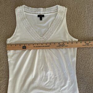 Talbots Women’s Sleeveless Top Size S Ivory V-Neck Knit Trim Casual Elegant Blou